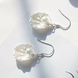 Elegant fake White Pearl and shell Drop Earrings